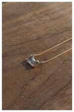 Load image into Gallery viewer, Sunstone Necklace 14k
