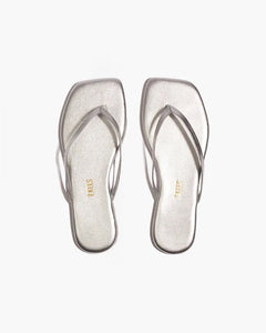The Square Toe Lily