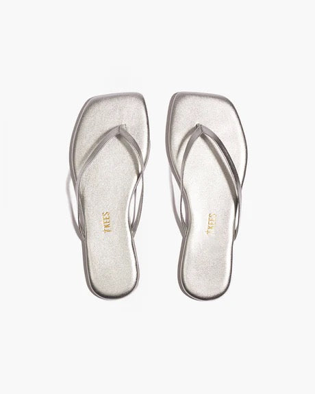 The Square Toe Lily